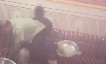 بأكثر من 100 مليون مشاهدة.. مزحة طريفة بين شبان عرب تجتاح إنستغرام(فيديو) بأكثر من 100 مليون مشاهدة.. مزحة طريفة بين شبان عرب تجتاح إنستغرام(فيديو)