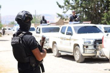 الداخلية السورية تعلن القبض على لواء شغل عددا من المناصب القيادية الحساسة بعهد الأسد (صورة) الداخلية السورية تعلن القبض على لواء شغل عددا من المناصب القيادية الحساسة بعهد الأسد (صورة)