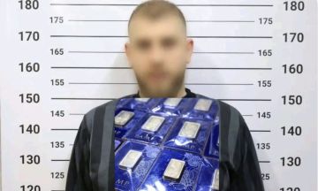 مؤثر وصانع محتوى معروف بين المتورطين.. تفكيك شبكة لتزوير سبائك الذهب في حلب مؤثر وصانع محتوى معروف بين المتورطين.. تفكيك شبكة لتزوير سبائك الذهب في حلب