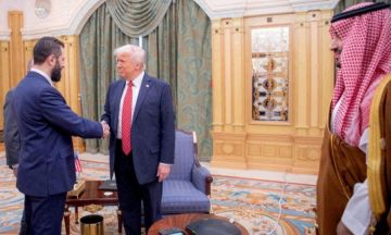 الشرع وترامب يبحثان رفع العقوبات ومستقبل التعافي الاقتصادي في سوريا الشرع وترامب يبحثان رفع العقوبات ومستقبل التعافي الاقتصادي في سوريا