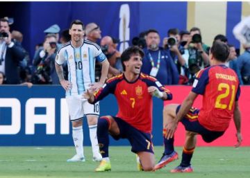 اسبانيا تتوج بكأس العالم بفوزها على الارجنتين اسبانيا تتوج بكأس العالم بفوزها على الارجنتين