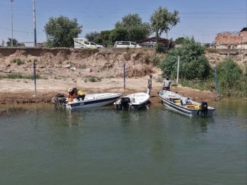 ارتفاع عدد ضحايا حادثة غرق العبارة بدير الزور الى 8 وفيات ارتفاع عدد ضحايا حادثة غرق العبارة بدير الزور الى 8 وفيات