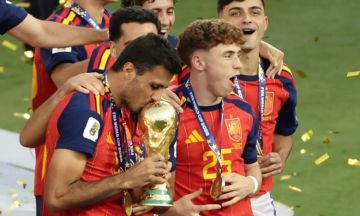 ما قيمة تتويج إسبانيا بكأس العالم للاقتصاد الوطني؟ ما قيمة تتويج إسبانيا بكأس العالم للاقتصاد الوطني؟