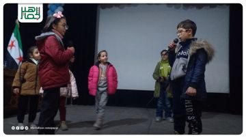 أطفال يبدعون بالخطابة والإلقاء على مسرح ثقافي العزيزية أطفال يبدعون بالخطابة والإلقاء على مسرح ثقافي العزيزية