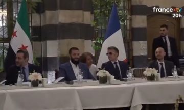 جانب من اجتماع الشرع و ماكرون في أحد مطاعم دمشق و زيارتهما للجامع الأموي ( فيديو ) جانب من اجتماع الشرع و ماكرون في أحد مطاعم دمشق و زيارتهما للجامع الأموي ( فيديو )