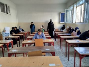 طلاب الثانوية العامة بدير الزور: أسئلة مادة اللغة الإنكليزية منطقية لمن حضروا جيدا طلاب الثانوية العامة بدير الزور: أسئلة مادة اللغة الإنكليزية منطقية لمن حضروا جيدا