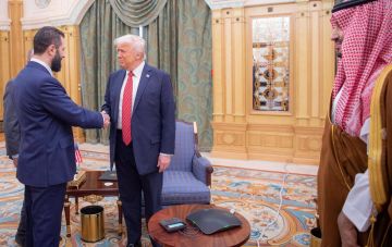 الشرع يهنئ ترامب بمناسبة الذكرى الـ 250 لاستقلال الولايات المتحدة الشرع يهنئ ترامب بمناسبة الذكرى الـ 250 لاستقلال الولايات المتحدة