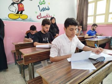 طلاب الثانوية في دير الزور: أسئلة الرياضيات تحتاج إلى تفكير وتركيز طلاب الثانوية في دير الزور: أسئلة الرياضيات تحتاج إلى تفكير وتركيز