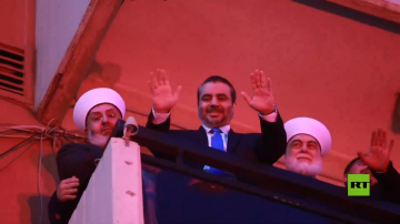 مئات اللبنانيين يستقبلون وزير الخارجية السوري في طرابلس مئات اللبنانيين يستقبلون وزير الخارجية السوري في طرابلس