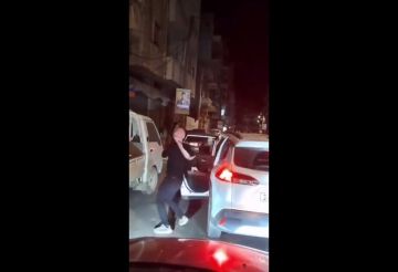 سوريا.. تمزيق صور الفنان حسام جنيد بعد الإعلان عن حفله الفني في حمص (فيديو) سوريا.. تمزيق صور الفنان حسام جنيد بعد الإعلان عن حفله الفني في حمص (فيديو)