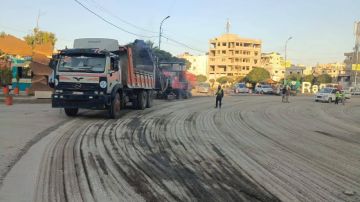 مجلس مدينة الرقة يواصل أعمال صيانة الطرق وينجز قشط الإسفلت في محيط دوار النعيم