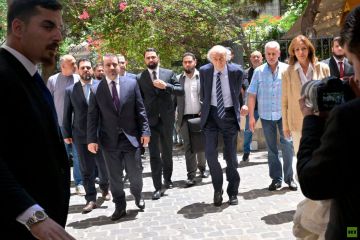 جنبلاط للشيباني: أفضل العلاقة المتوازنة مع سوريا على اتفاق أسوأ من 17 مايو جنبلاط للشيباني: أفضل العلاقة المتوازنة مع سوريا على اتفاق أسوأ من 17 مايو
