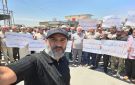 احتجاجات في ريف حماة عقب الاعتداء على طبيب.. ومطالبات بفتح تحقيق ومحاسبة المسؤولين