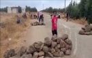 سوريا.. أطفال حوض اليرموك يقطعون الطرق بالحجارة أمام القوات الإسرائيلية (فيديو)