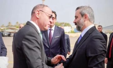 الشيباني يصل ليبيا لافتتاح سفارة سوريا بعد 14 عاما من إغلاقها الشيباني يصل ليبيا لافتتاح سفارة سوريا بعد 14 عاما من إغلاقها