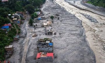 فيضانات نيبال.. 616 ضحية و2500 مفقود على جانبي الحدود مع الصين