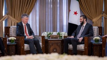 مستشار الأمن القومي البريطاني في دمشق...وبحث العلاقات الثنائية بين البلدين مستشار الأمن القومي البريطاني في دمشق...وبحث العلاقات الثنائية بين البلدين