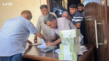 صرف مستحقات فواتير القمح لعدد من الفلاحين في عامودا بريف الحسكة