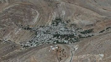 غارة إسرائيلية تستهدف سيارة مدنية على طريق بيت جن بريف دمشق وتوقع إصابات غارة إسرائيلية تستهدف سيارة مدنية على طريق بيت جن بريف دمشق وتوقع إصابات