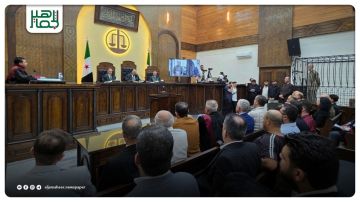 سانا: لقطات من داخل محكمة الجنايات الرابعة في دمشق خلال جلستها السادسة، حيث تم الحكم على المجرم أحمد حسون بالسجن المؤبد مدى الحياة. سانا: لقطات من داخل محكمة الجنايات الرابعة في دمشق خلال جلستها السادسة، حيث تم الحكم على المجرم أحمد حسون بالسجن المؤبد مدى الحياة.