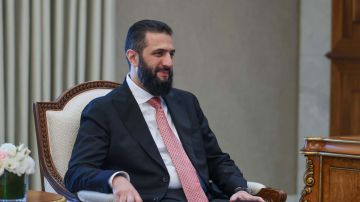 الشرع في درعا.. زيارة إلى المحافظة وبيت العائلة (فيديو) الشرع في درعا.. زيارة إلى المحافظة وبيت العائلة (فيديو)