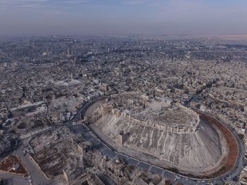 جدل في حلب حول المولد النبوي.. بين الاحتفال والبدعة (فيديو) جدل في حلب حول المولد النبوي.. بين الاحتفال والبدعة (فيديو)