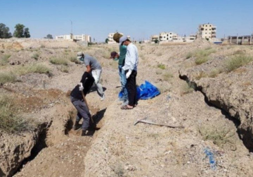 العثور على رفات بشرية بين قطنا وإمبيا بريف دمشق.. والتحقيقات مستمرة لكشف الهوية العثور على رفات بشرية بين قطنا وإمبيا بريف دمشق.. والتحقيقات مستمرة لكشف الهوية