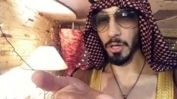 الشيخ نيني.. من ملك جمال العالم إلى التوقيف على خلفية الإساءة لضحايا الكيماوي في سوريا الشيخ نيني.. من ملك جمال العالم إلى التوقيف على خلفية الإساءة لضحايا الكيماوي في سوريا