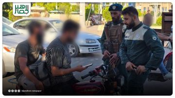 دخل قرار حظر تجول الدراجات النارية في أحياء مدينة حلب حيز التنفيذ، في إطار الجهود الرامية للحد من المظاهر العشوائية والحوادث المرورية وتعزيز السلامة العامة. وشهد تنفيذ القرار ضبط وحجز عشرات الدراجات النارية المخالفة. دخل قرار حظر تجول الدراجات النارية في أحياء مدينة حلب حيز التنفيذ، في إطار الجهود الرامية للحد من المظاهر العشوائية والحوادث المرورية وتعزيز السلامة العامة. وشهد تنفيذ القرار ضبط وحجز عشرات الدراجات النارية المخالفة.