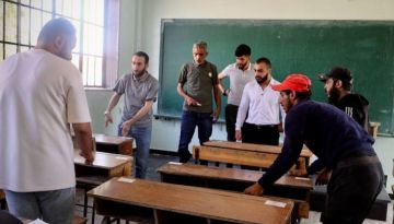 حاجز أم الزيتون يمنع طلاب شهادتي التعليم الأساسي والثانوي من العبور حاجز أم الزيتون يمنع طلاب شهادتي التعليم الأساسي والثانوي من العبور