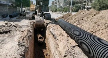 مشروع الصرف الصحي في الصالحية.. معاناة مستمرة منذ أكثر من عام بانتظار الحل