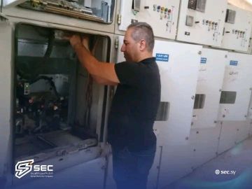عودة التيار الكهربائي إلى الحسكة بعد إصلاح عطل خط الطبقة الأبواب عودة التيار الكهربائي إلى الحسكة بعد إصلاح عطل خط الطبقة الأبواب