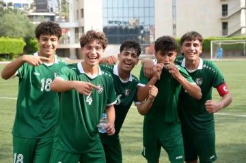 عزام سليمان لاعب نادي الفتوة يسجل هدف التعادل الثاني لمنتخب الناشئين 