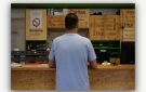صحيفة نمساوية: وقف المساعدات يدفع سوريين في فيينا إلى حافة الفقر