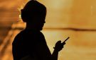 إيطاليا تدرس تغريم المشاة 75 يورو بسبب استخدام الهاتف أثناء عبور الشارع
