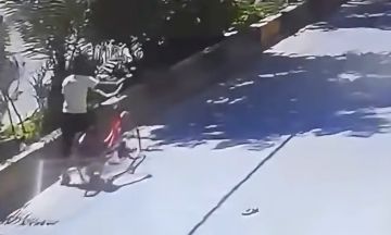 دمشق: وفاة طفل إثر انفجار جسم مجهول في عربين ( فيديو ) دمشق: وفاة طفل إثر انفجار جسم مجهول في عربين ( فيديو )