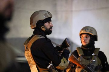 سوريا ...استهداف حافلة لوزارة الدفاع في ريف دير الزور سوريا ...استهداف حافلة لوزارة الدفاع في ريف دير الزور