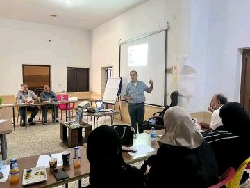 لليوم الثاني.. استمرار ورشة الحوكمة بين الواقع والمأمول في مدينة الطبقة بريف محافظة الرقة لليوم الثاني.. استمرار ورشة الحوكمة بين الواقع والمأمول في مدينة الطبقة بريف محافظة الرقة
