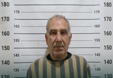 القبض على قائد في الجيش السوري السابق في درعا بتهم تتعلق بالقتل والاعتقال وقمع المتظاهرين القبض على قائد في الجيش السوري السابق في درعا بتهم تتعلق بالقتل والاعتقال وقمع المتظاهرين