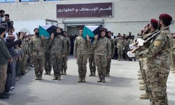 تشييع 11 عسكريا قضوا بانفجار موقع للجيش بدير الزور تشييع 11 عسكريا قضوا بانفجار موقع للجيش بدير الزور
