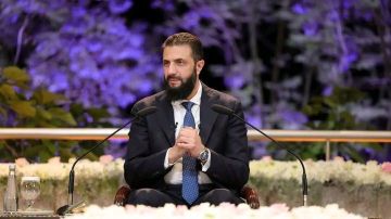 مفتي سوريا يكشف عن سبب رفضه لقاء الشرع لسنوات مفتي سوريا يكشف عن سبب رفضه لقاء الشرع لسنوات