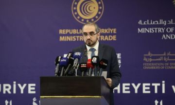 مدير هيئة الاستثمار: الطريق أمام إعادة الإعمار أصبح مفتوحا وعجلة البناء بدأت بالدوران مدير هيئة الاستثمار: الطريق أمام إعادة الإعمار أصبح مفتوحا وعجلة البناء بدأت بالدوران