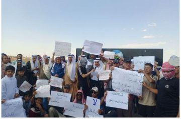 احتجاجات وقطع للطريق الدولي M4 رفضا لنقل مشروع الخانات إلى محيط قرية جرمز احتجاجات وقطع للطريق الدولي M4 رفضا لنقل مشروع الخانات إلى محيط قرية جرمز