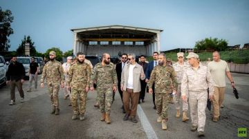 الشيباني يلتقي مسؤولين روس عقب جولة في مطار اللاذقية الدولي الشيباني يلتقي مسؤولين روس عقب جولة في مطار اللاذقية الدولي