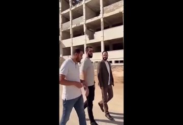كاجوال وبين شوارعها.. الشرع يجول ميدانيا في حلب وزيارة مسائية إلى حماة (فيديو) كاجوال وبين شوارعها.. الشرع يجول ميدانيا في حلب وزيارة مسائية إلى حماة (فيديو)