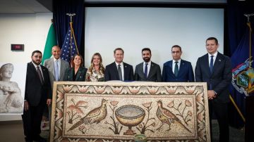 واشنطن تعيد 36 قطعة أثرية مهربة تقدر قيمتها بأكثر من خمسة ملايين دولار إلى سوريا واشنطن تعيد 36 قطعة أثرية مهربة تقدر قيمتها بأكثر من خمسة ملايين دولار إلى سوريا