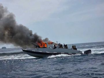 الدفاع السورية تحبط تهريبا بحريا من سواحل اللاذقية وتوقف 21 شخصا و3 مهربين الدفاع السورية تحبط تهريبا بحريا من سواحل اللاذقية وتوقف 21 شخصا و3 مهربين