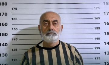 الداخلية : القبض على ضابط سابق متهم بإصدار أوامر إطلاق نار على متظاهرين في ريف دمشق الداخلية : القبض على ضابط سابق متهم بإصدار أوامر إطلاق نار على متظاهرين في ريف دمشق