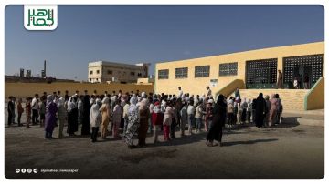 مراسل الجماهير: انطلق صباح اليوم العام الدراسي الجديد في مدارس منطقة جبل سمعان الجنوبية (ريف حلب الجنوبي)، وشهدت المدارس توافدا كثيفا للطلاب والطالبات، مع التزام كامل بالإجراءات التنظيمية المعتمدة، فيما أكدت الكوادر التعليمية جاهزيتها لاستقبال العام الدراسي بكامل طاقتها. مراسل الجماهير: انطلق صباح اليوم العام الدراسي الجديد في مدارس منطقة جبل سمعان الجنوبية (ريف حلب الجنوبي)، وشهدت المدارس توافدا كثيفا للطلاب والطالبات، مع التزام كامل بالإجراءات التنظيمية المعتمدة، فيما أكدت الكوادر التعليمية جاهزيتها لاستقبال العام الدراسي بكامل طاقتها.