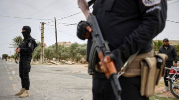 مقتل 6 أشخاص بحادثتين منفصلتين في حلب ودير الزور مقتل 6 أشخاص بحادثتين منفصلتين في حلب ودير الزور